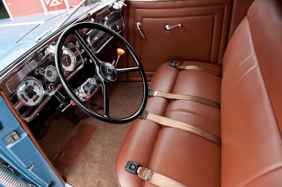 Интерьер Auburn 852 SC Convertible Coupe 1936 года  (фото 43 из 50)
